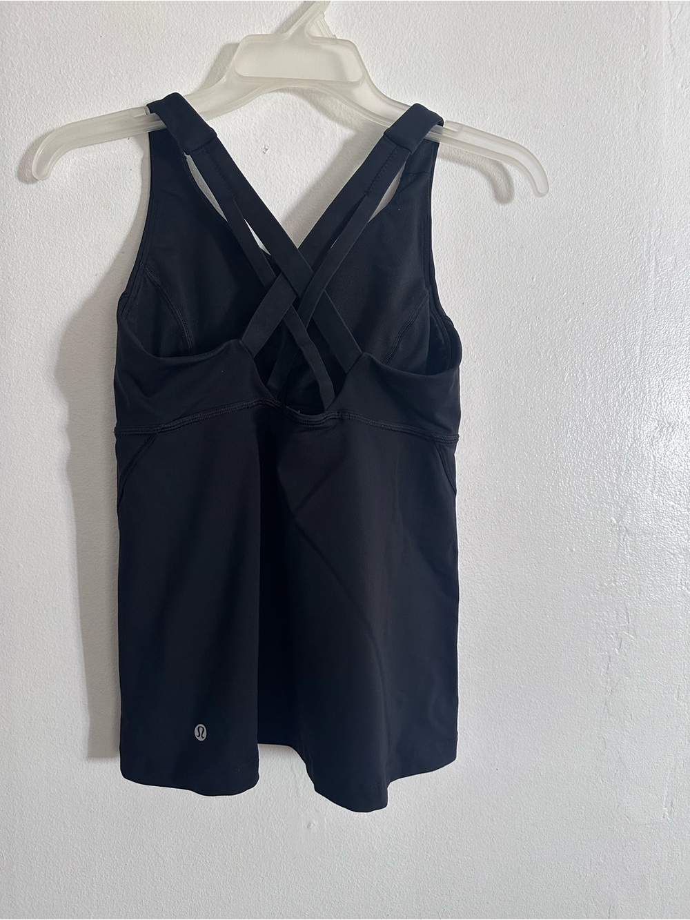 Lululemon Black Energy Tank Built-In Bra Strappy Criss-Cross Back Size 6